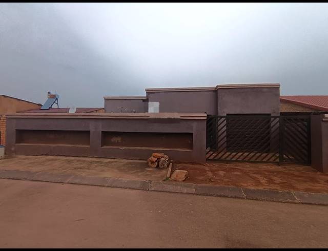 3 BEDROOM HOUSE FOR SALE IN EMANGWENI